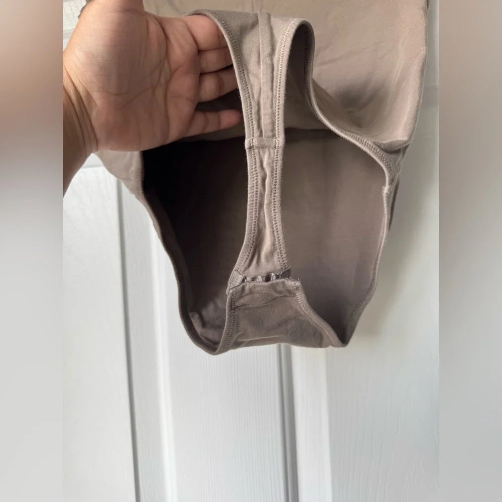 Everlane Tan Bodysuit Minimalist Design Cap Sleeve - Picture 4 of 4